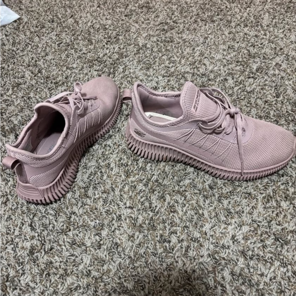 Skechers Women's Mauve Sneakers